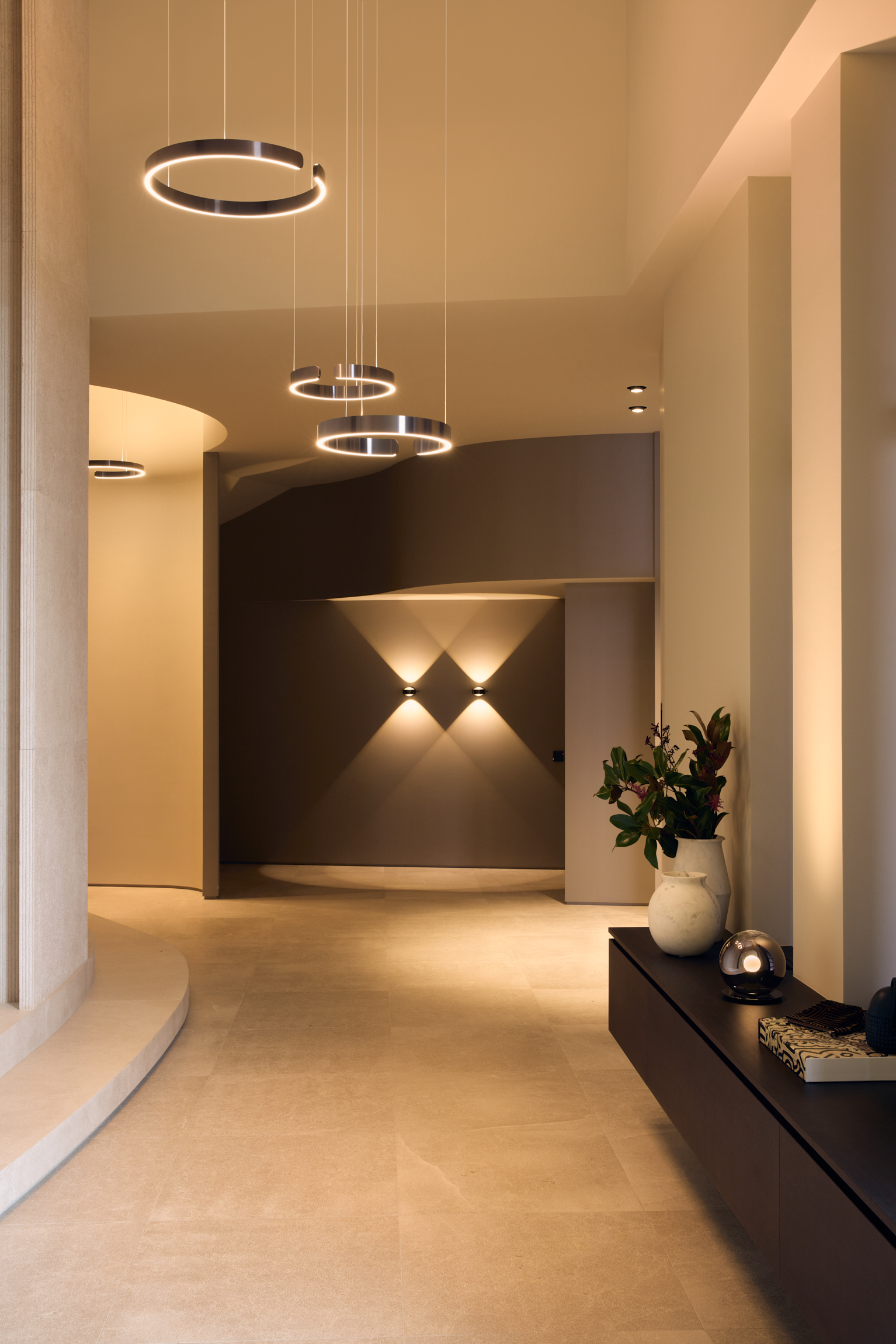 Mito sospesos im Flur