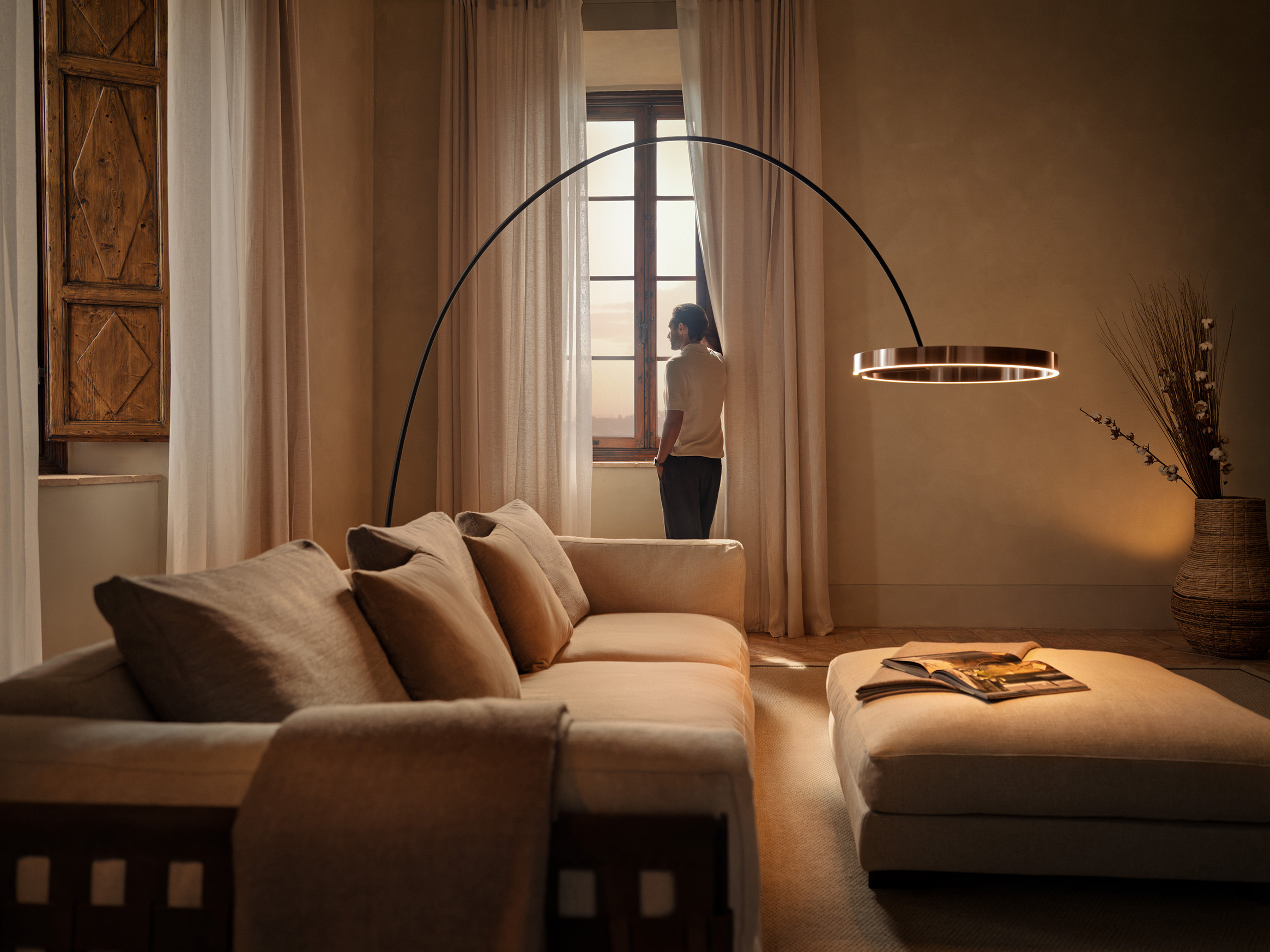 Occhio Mito largo in living room situation with people