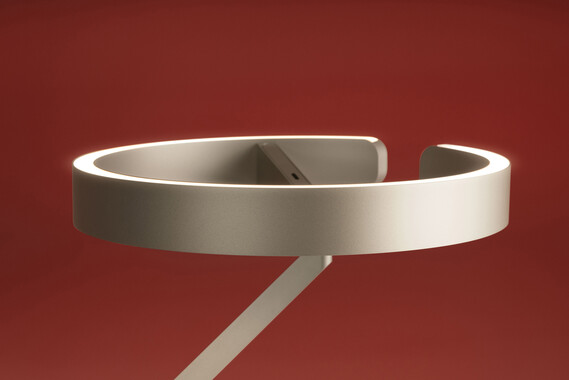 Occhio Gioia equilibrio in colorful red setting