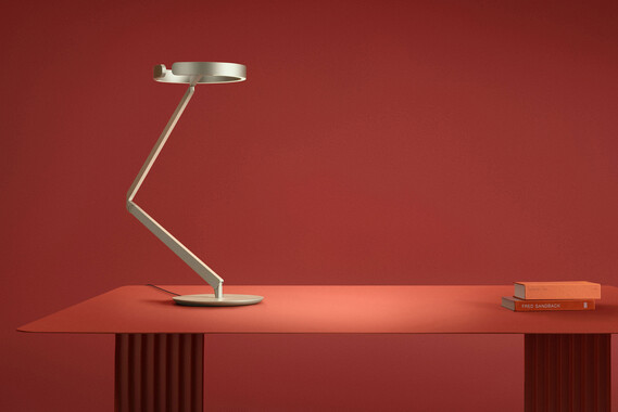 Occhio Gioia equilibrio in colorful red setting