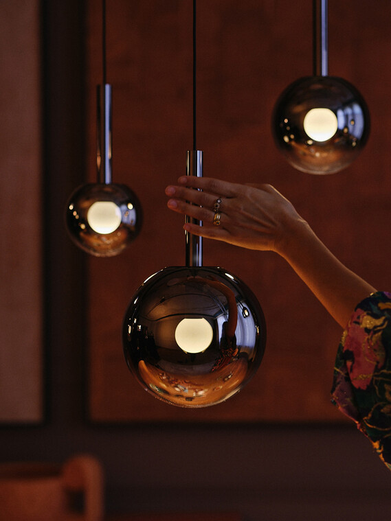 Occhio Luna sospeso pendant luminaire touchless control feature