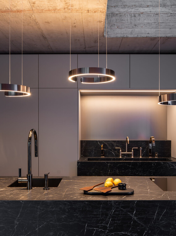 Dornbracht Showroom Mito sospeso über Küche