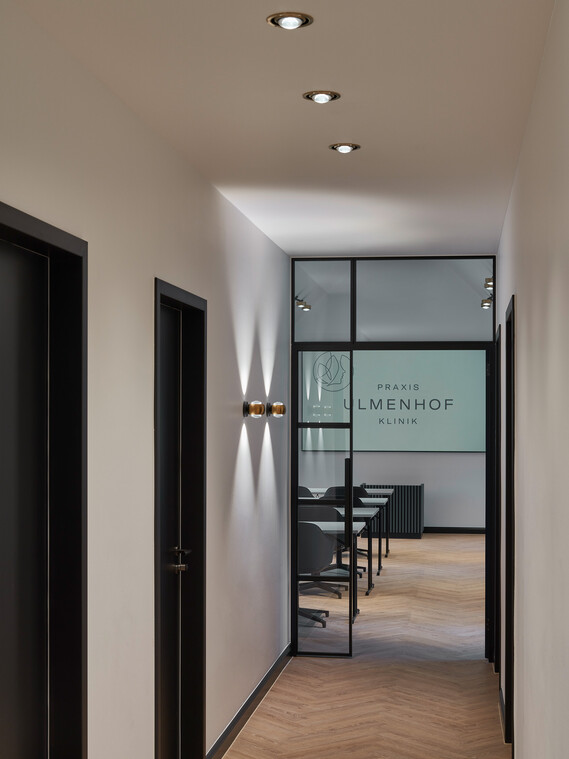 Praxisklinik Ulmenhof Flur Obergeschoss io verticale / io piano v edge
