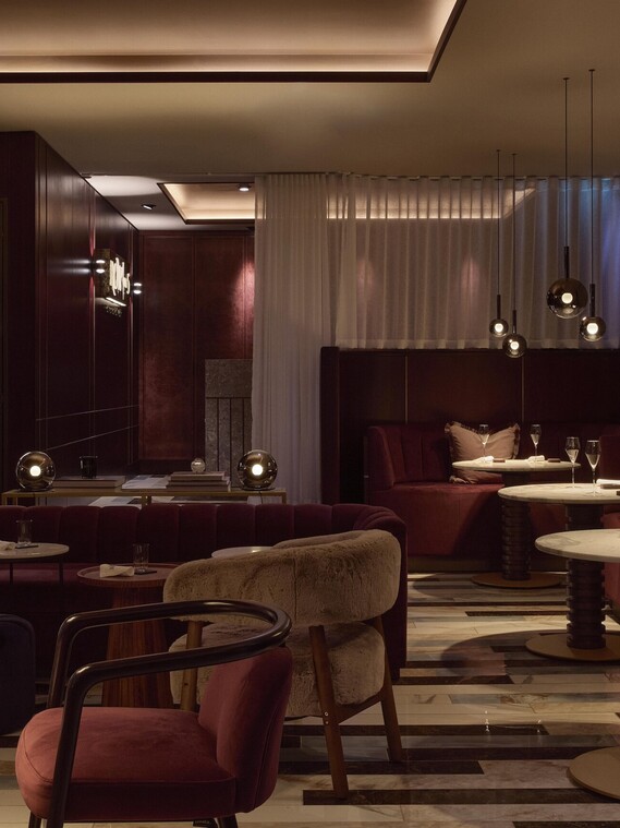 Row on 5 Luna sospeso Basement