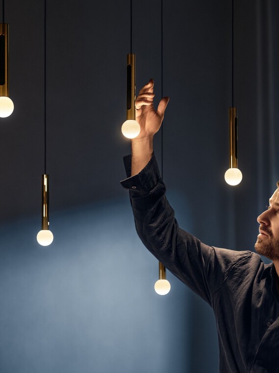 Occhio Coro moon sospeso touchless control feature