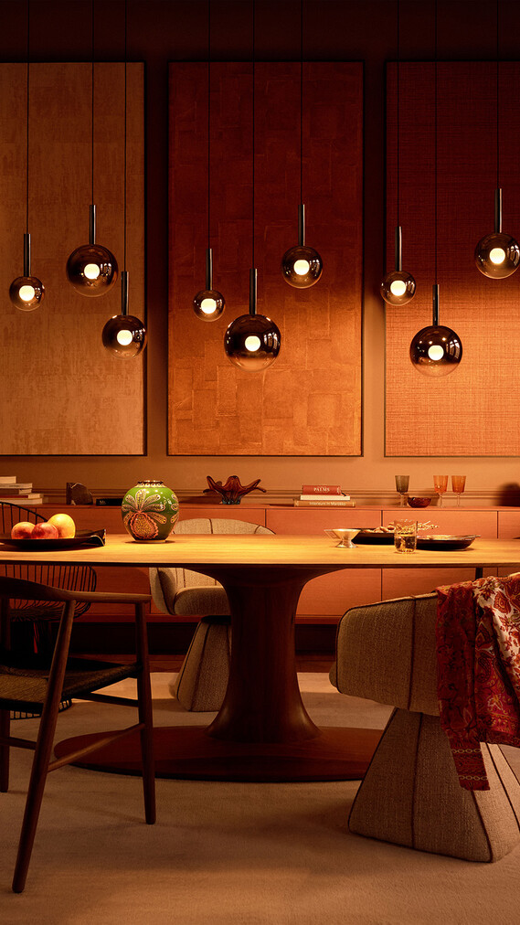 Occhio Luna sospeso pendant luminairs over dining table situation